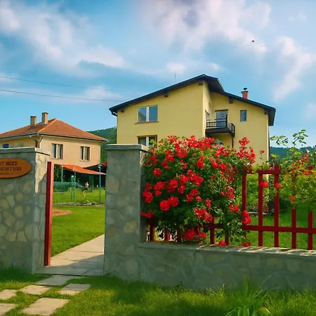 The Bird Maison d'hôtes Bosnek