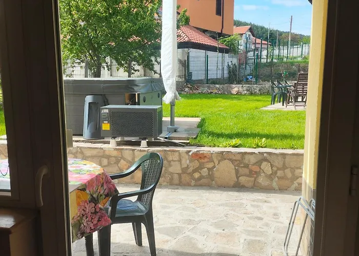 Къща за гости The Bird *